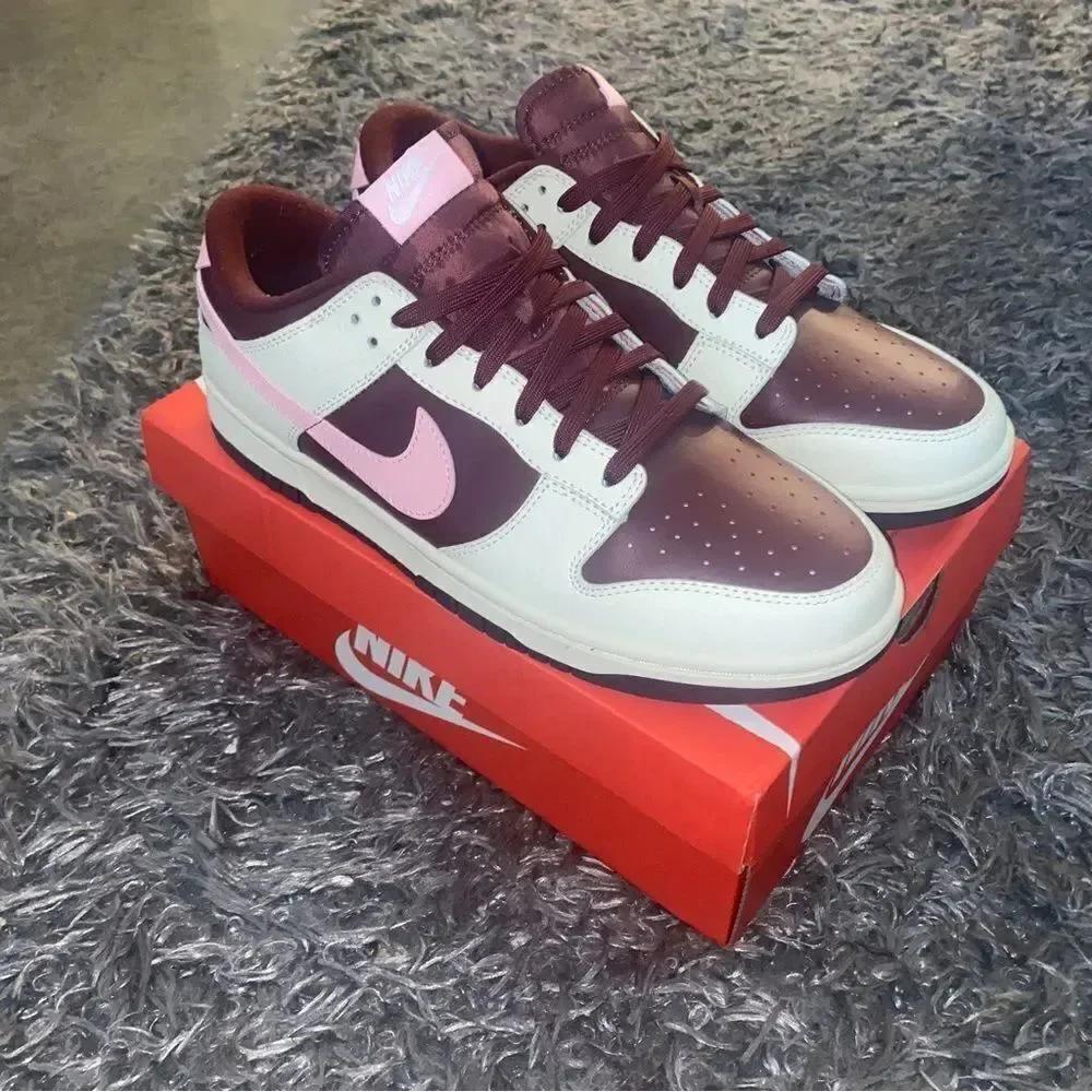 Nike Valentines Day Dunks Men’s Size 12 Red Pink Casual Sneaker Shoe